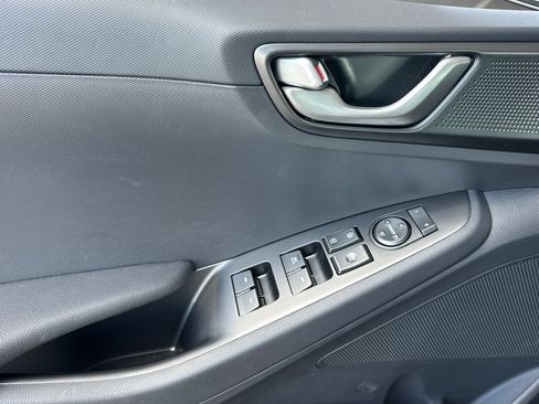 Used 2022 Hyundai Ioniq SE FWD image 8