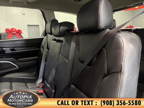 Used 2023 Kia Telluride EX image 17