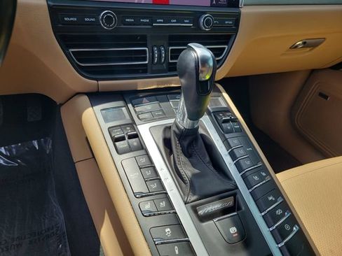 Used 2020 Porsche Macan Turbo AWD/4WD image 22