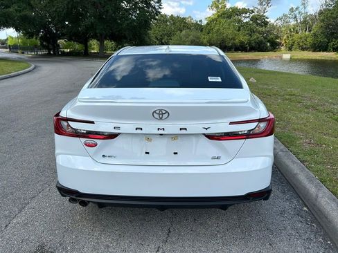 Used 2025 Toyota Camry SE w/ Convenience Package FWD image 4