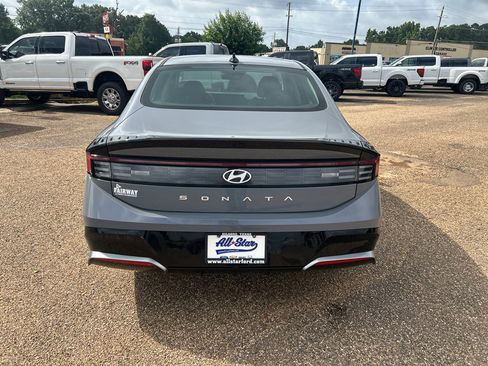 Used 2025 Hyundai Sonata SEL FWD image 3