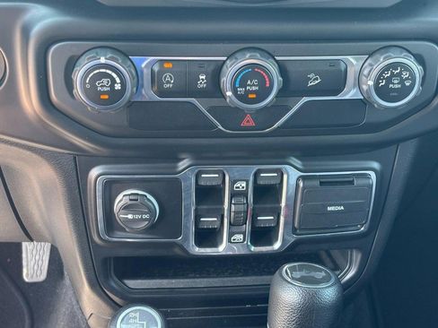 Used 2020 Jeep Wrangler Unlimited Sport image 23