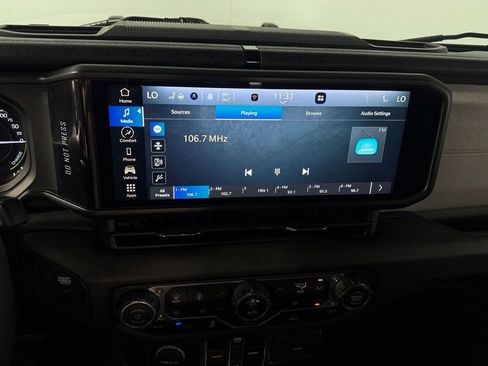 Used 2024 Jeep Wrangler Unlimited AWD/4WD image 17