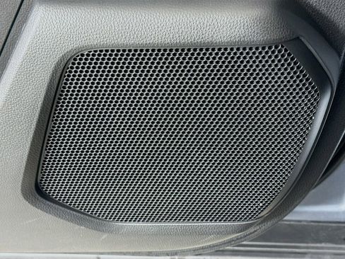 Used 2023 Toyota Highlander XLE FWD image 19