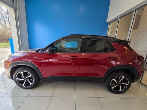 Used 2021 Chevrolet TrailBlazer RS w/ Sun and Liftgate Package image 4