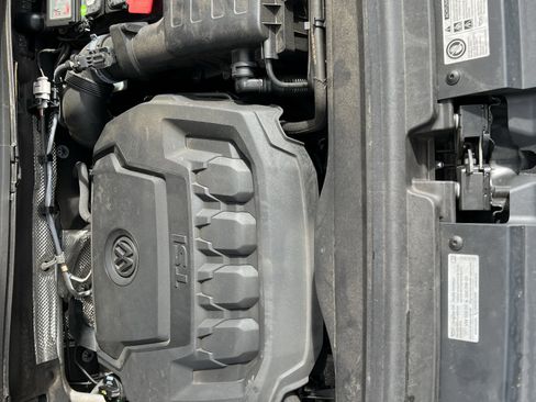 Used 2018 Volkswagen Tiguan SE image 36