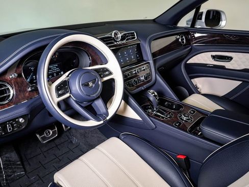 Used 2022 Bentley Bentayga AWD/4WD image 21