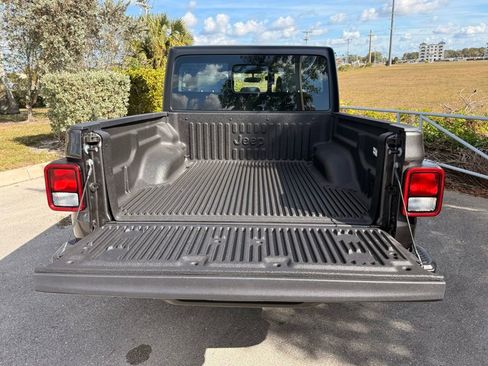 Certified 2025 Jeep Gladiator Sport image 38