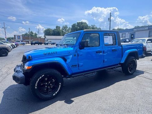 Used 2022 Jeep Gladiator Sport AWD/4WD image 2