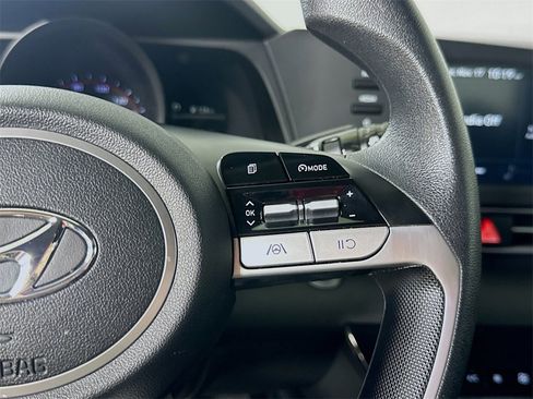 Used 2022 Hyundai Elantra SEL image 19