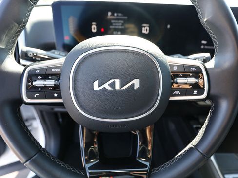 Used 2024 Kia Sorento S image 14