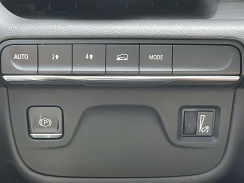 Used 2021 Cadillac Escalade Premium Luxury AWD/4WD image 18