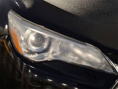 Used 2016 Toyota Camry XLE image 13