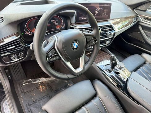 Used 2023 BMW 540i w/ Premium Package RWD image 4