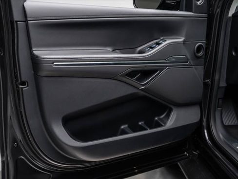 New 2026 Lincoln Navigator Premiere AWD/4WD image 24