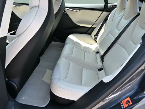 Used 2018 Tesla Model S 75D AWD/4WD image 16