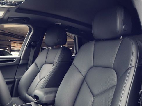 New 2026 Porsche Macan image 5