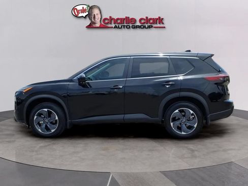 Used 2026 Nissan Rogue SV FWD image 2