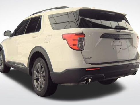 Used 2024 Ford Explorer XLT w/ Equipment Group 202A AWD/4WD image 11