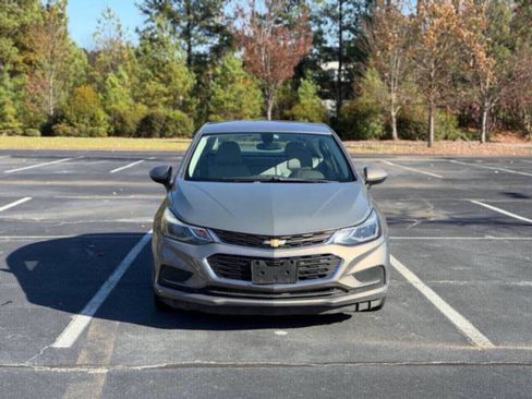 Used 2017 Chevrolet Cruze LT w/ Convenience Package image 4