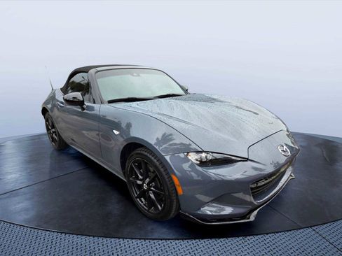 Used 2020 MAZDA MX-5 Miata Club RWD image 2