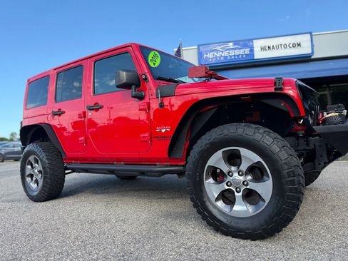 Used 2016 Jeep Wrangler Unlimited Sahara w/ Connectivity Group AWD/4WD image 14