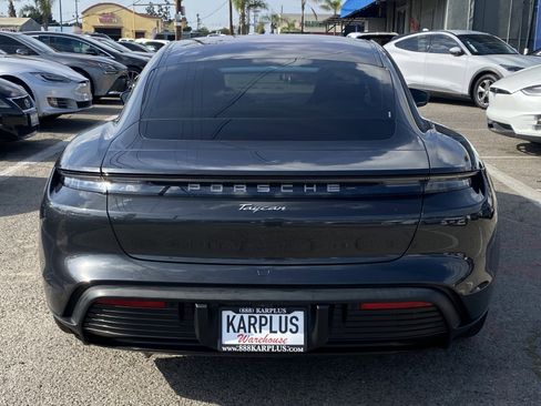 Used 2022 Porsche Taycan image 9