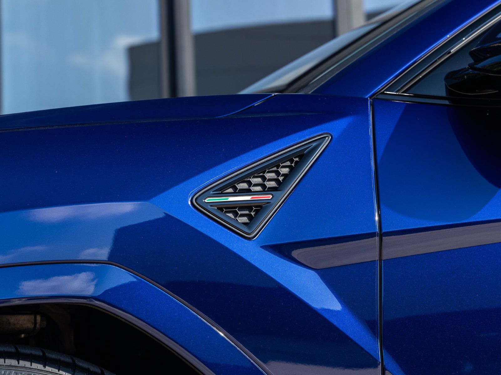 Used 2021 Lamborghini Urus AWD/4WD image 16