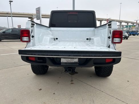 Used 2022 Jeep Gladiator Sport image 9