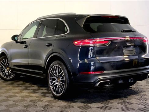 Used 2023 Porsche Cayenne image 3