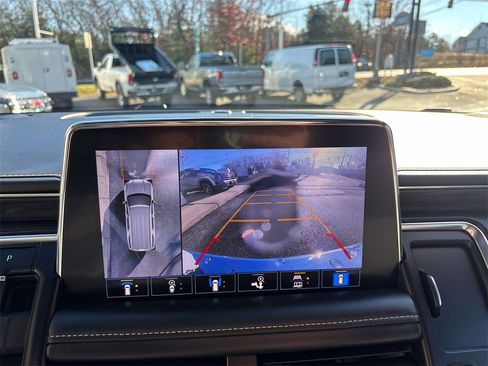 Used 2021 GMC Yukon XL SLT w/ SLT Premium Package image 28