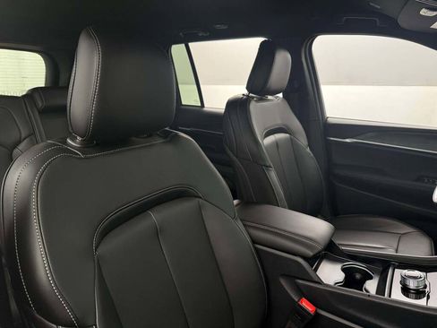 New 2025 Jeep Grand Cherokee Limited w/ Black Appearance Package image 18