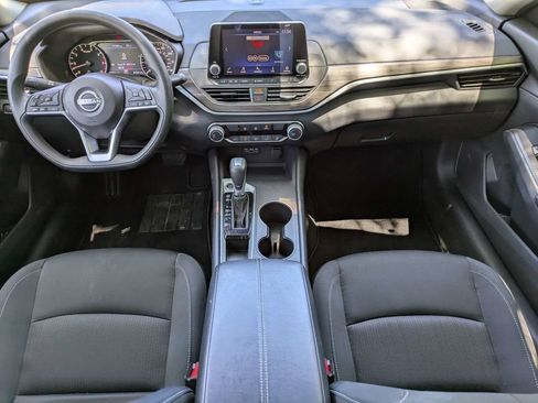 Used 2025 Nissan Altima 2.5 SV FWD image 13