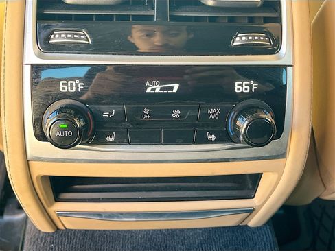 Used 2022 BMW 750i xDrive w/ Executive Package image 27