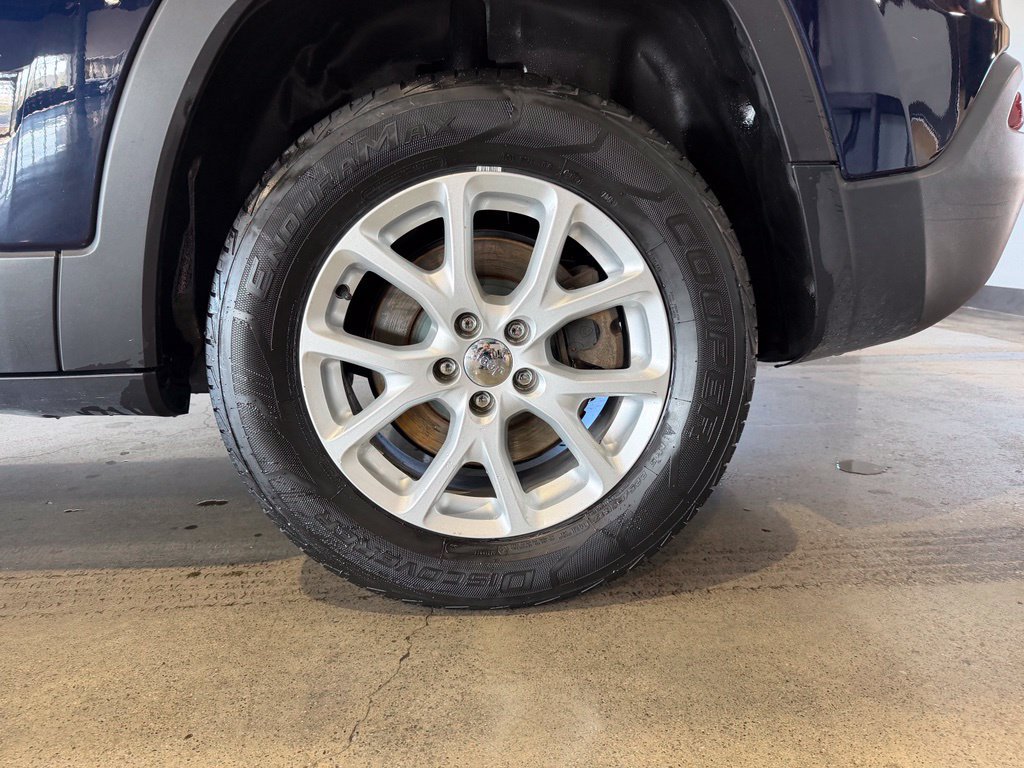 Used 2014 Jeep Cherokee Latitude w/ Cold Weather Group AWD/4WD image 26
