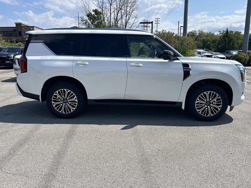 New 2026 Nissan Armada SL w/ Captain's Chari Seat Package AWD/4WD image 8