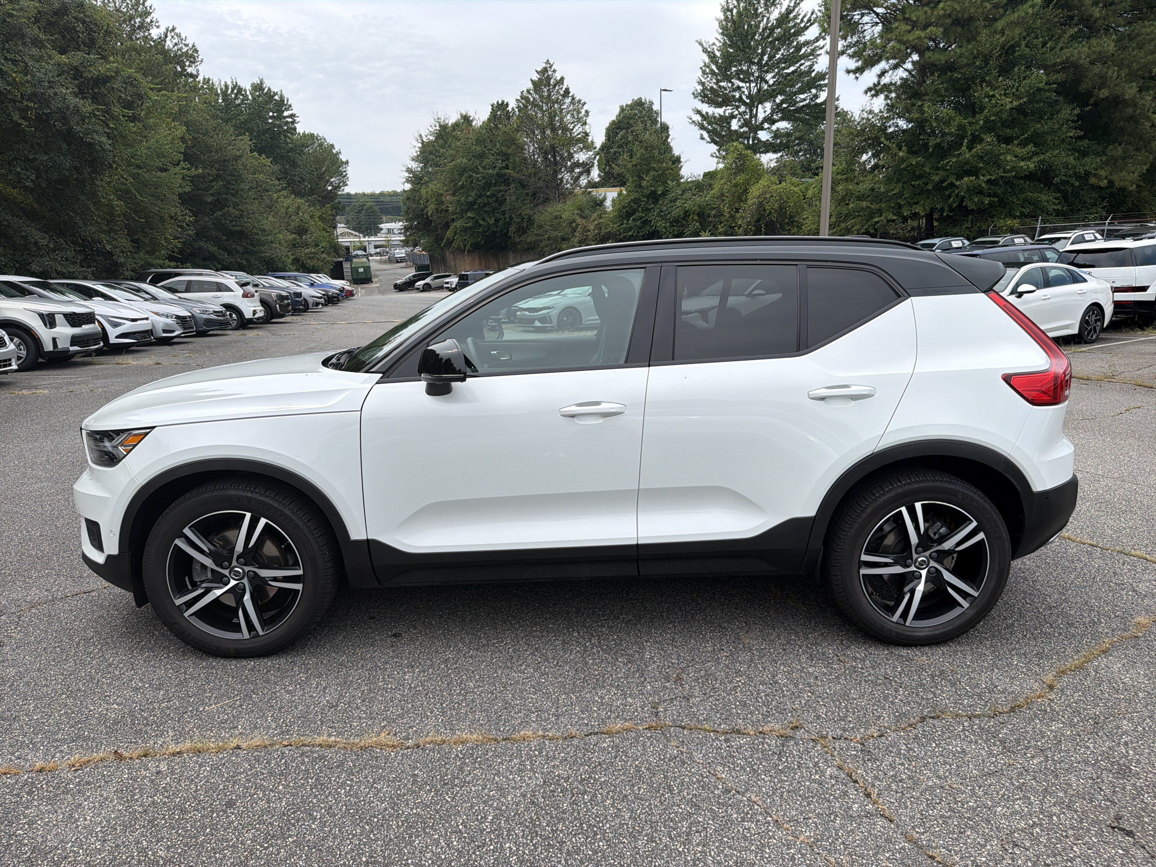 Used 2019 Volvo XC40 T5 R-Design AWD/4WD image 4