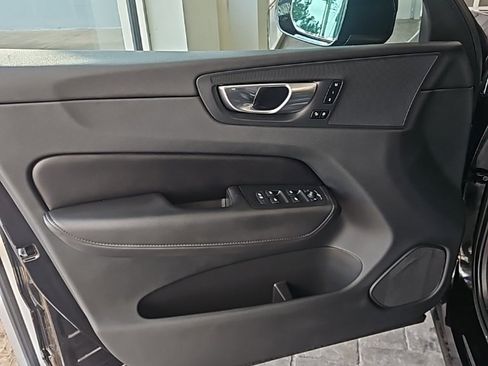 Used 2023 Volvo XC60 B5 Plus image 25