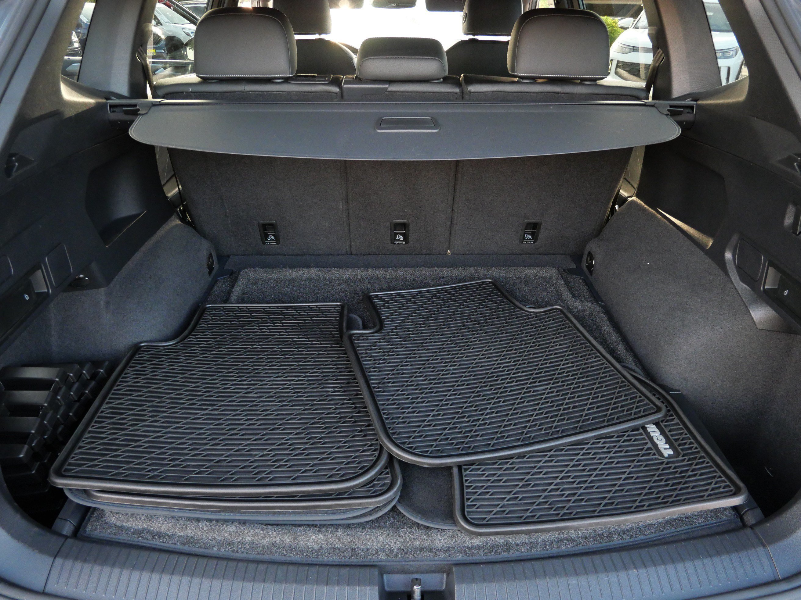Certified 2023 Volkswagen Tiguan SE R-Line AWD/4WD image 18