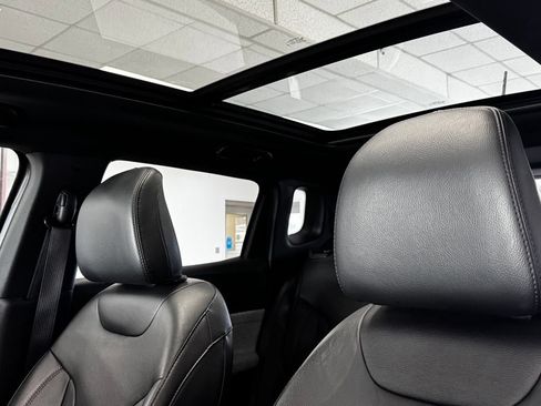 Certified 2023 Jeep Compass Latitude w/ Sun and Sound Group AWD/4WD image 20