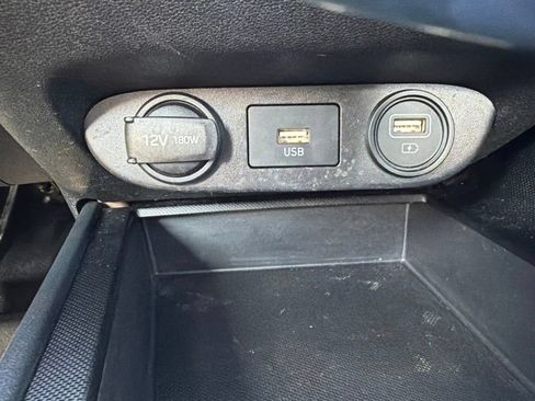 Used 2023 Hyundai Elantra SEL w/ Preferred Accessory Package FWD image 18