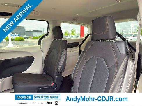 Used 2018 Chrysler Pacifica Touring Plus FWD image 28