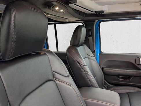 Certified 2025 Jeep Gladiator Sport image 19