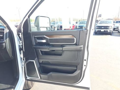 Used 2024 RAM 2500 Laramie AWD/4WD image 25
