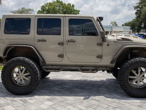 Used 2017 Jeep Wrangler Unlimited Sahara AWD/4WD image 11