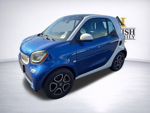 Used 2016 smart fortwo passion RWD image 3