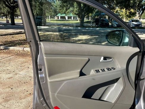 Used 2014 Kia Sportage LX image 12