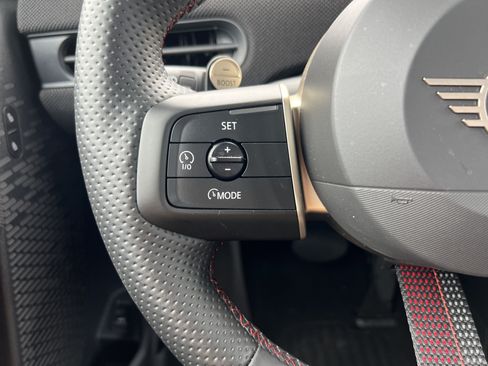 Used 2025 MINI Cooper S FWD image 19