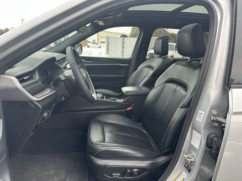 Used 2024 Jeep Grand Cherokee L Limited w/ Luxury Tech Group II image 13