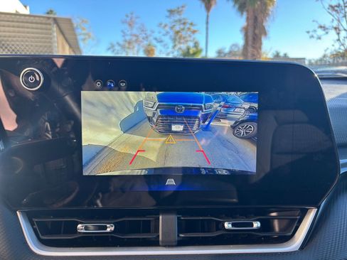 Used 2025 Chevrolet Equinox LT image 17